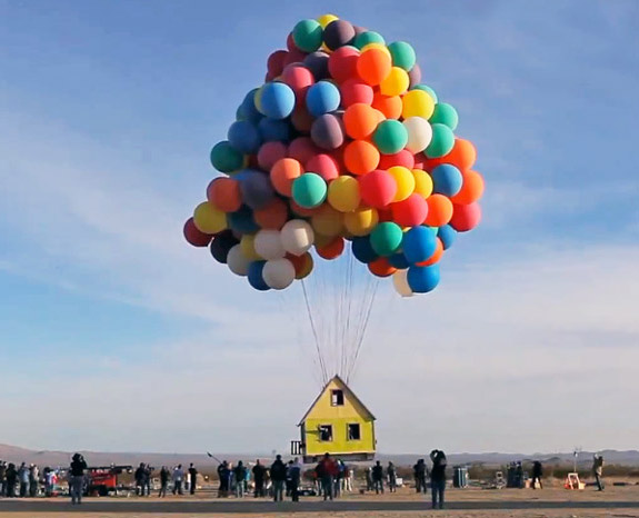 up-flying-balloon-house